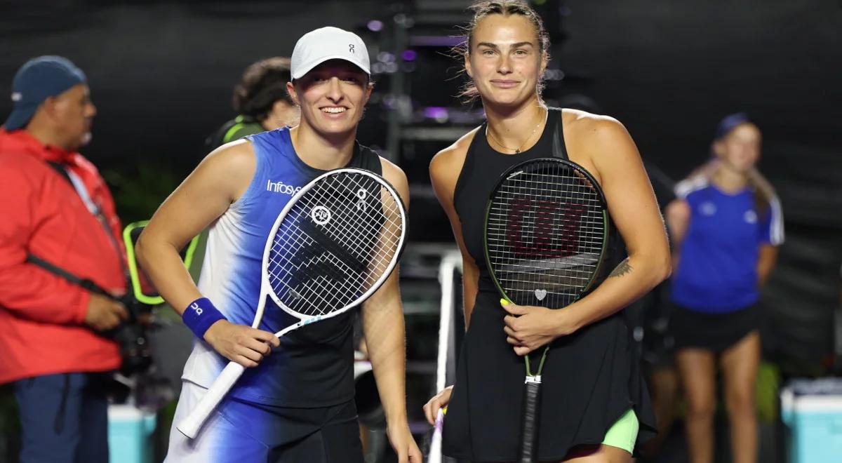 WTA Finals: Świątek z Sabalenką wrócą na kort w niedzielę. Jest nowy plan dnia, finał przełożony 