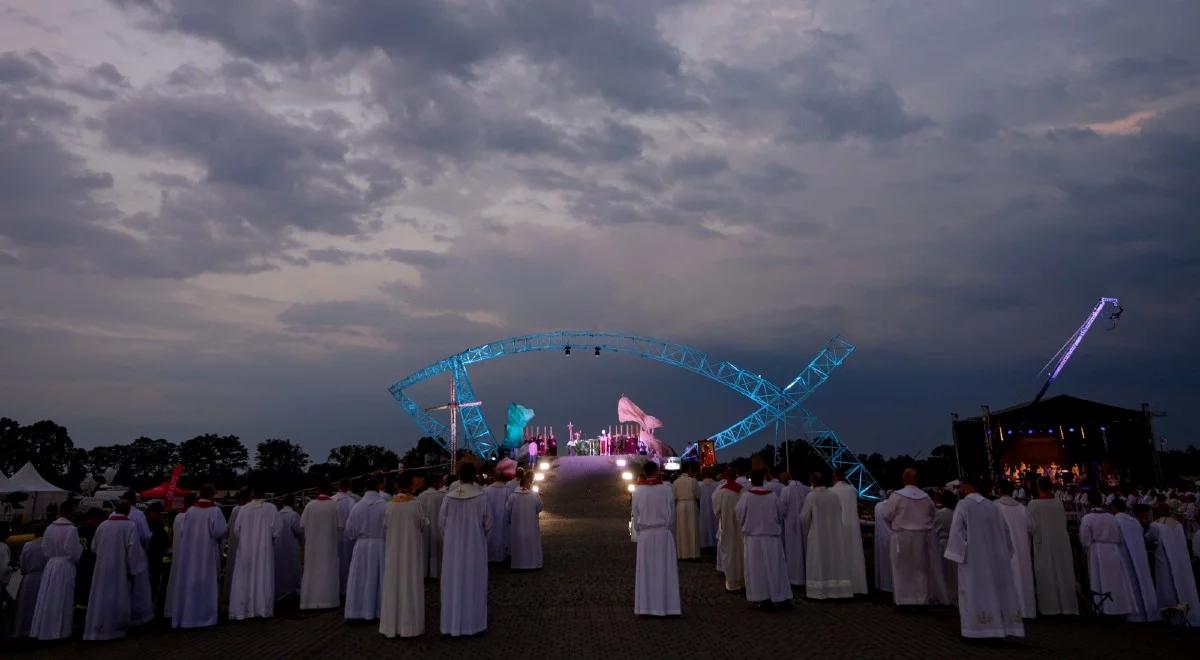 Lednica 2000. Specjalne przesłanie papieża Franciszka: otwórzcie się na miłość i nieście ją na krańce świata