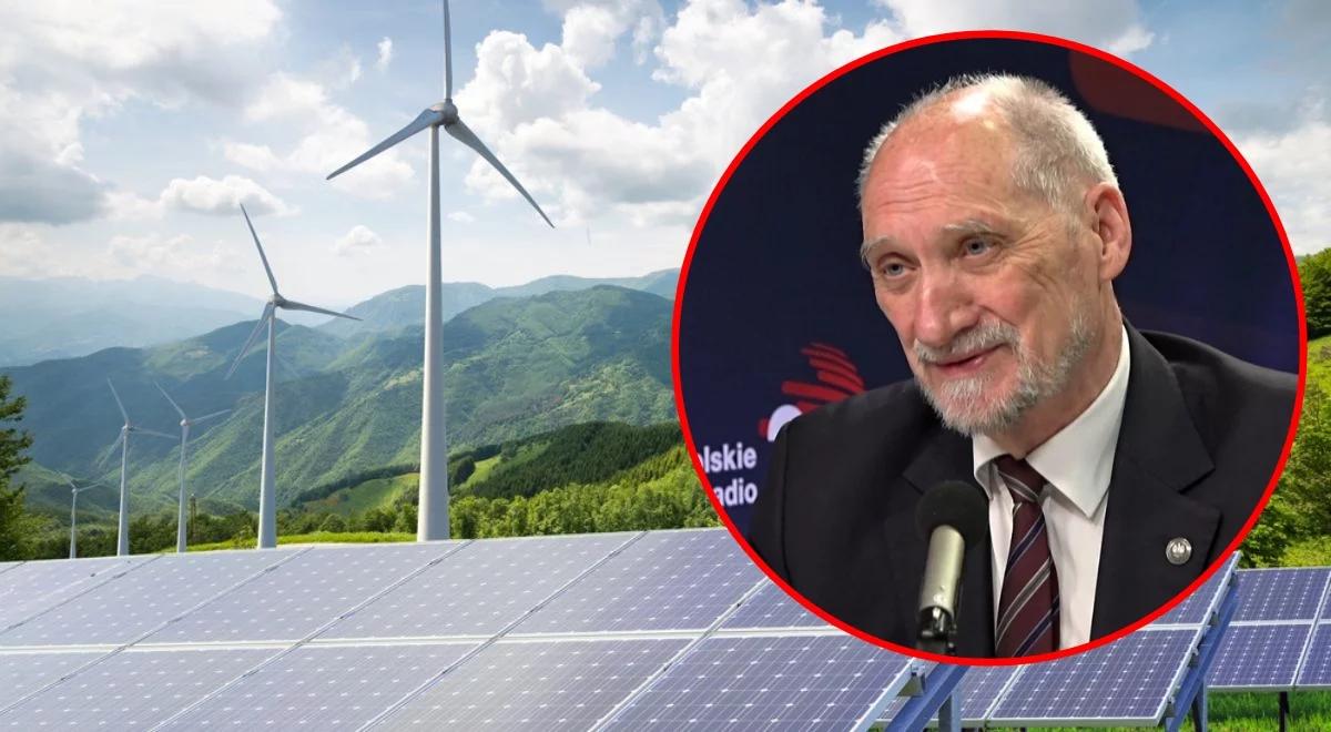 Ustawa wiatrakowa. Antoni Macierewicz: dla rolników to katastrofa, przepisy mają służyć Niemcom