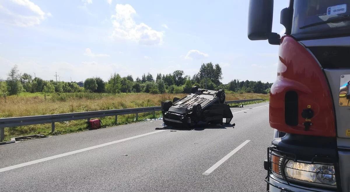 Wokowice. Wypadek na A4. Kamper zderzył się z osobówką, są ranni