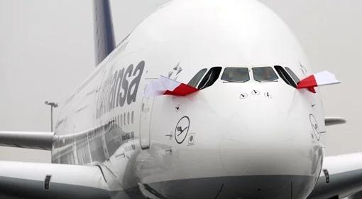 Największy samolot pasażerski świata Airbus A380 na warszawskim Okęciu