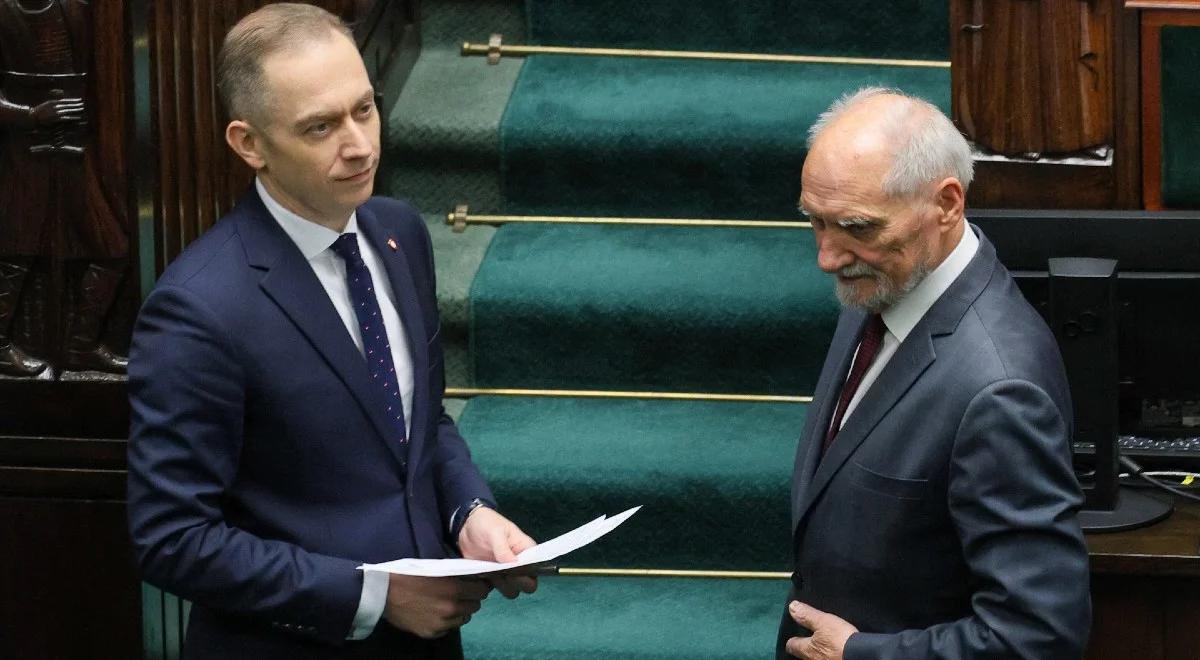 Macierewicz grzmi w Sejmie. Krzyczał o "proputinowskiej propagandzie"