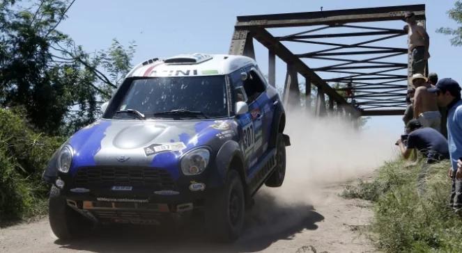 Rajd Dakar 2015: Hołowczyca ciśnie łepetyna, Małysza wywinęło 