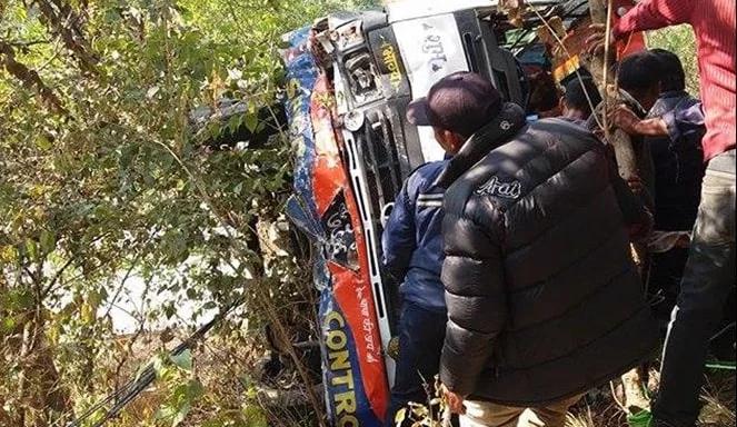 Wypadek autobusu w Nepalu. Są ofiary śmiertelne i ranni