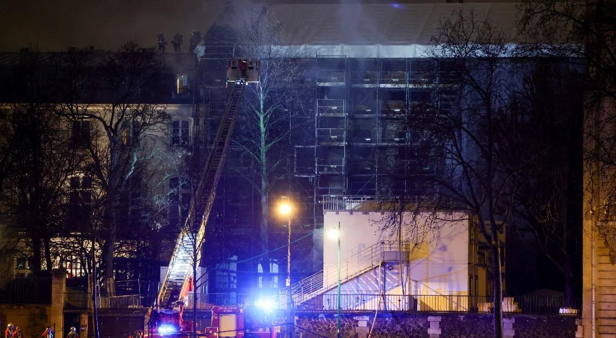 Paryż: pożar kamienicy w pobliżu Muzeum d’Orsay. Z żywiołem walczyło ponad 100 strażaków