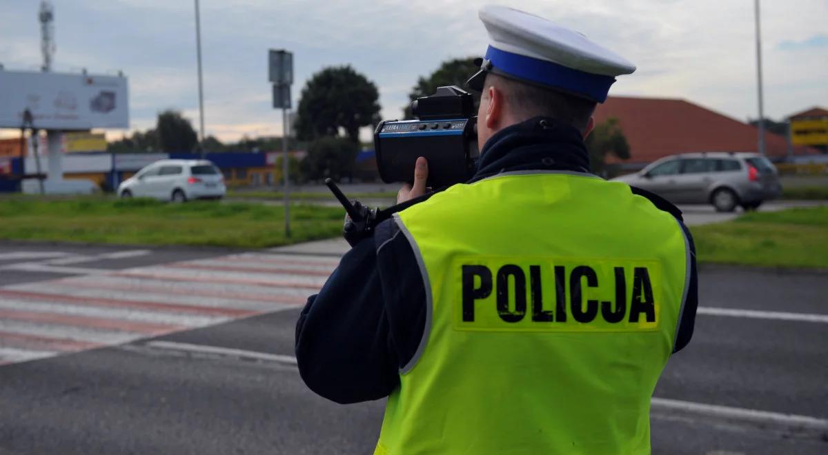 Mniej wypadków, więcej zatrzymanych praw jazdy. Policja podsumowała pierwszy miesiąc wakacji