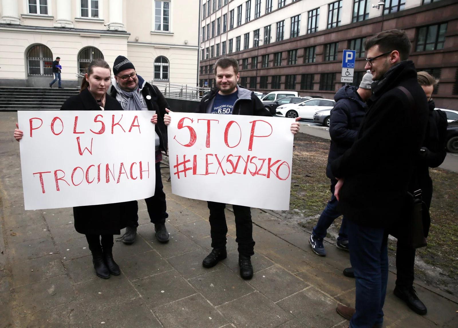 „Reprywatyzacja i szkodliwa ustawa Szyszki to przyczyny wycinki drzew w Warszawie”