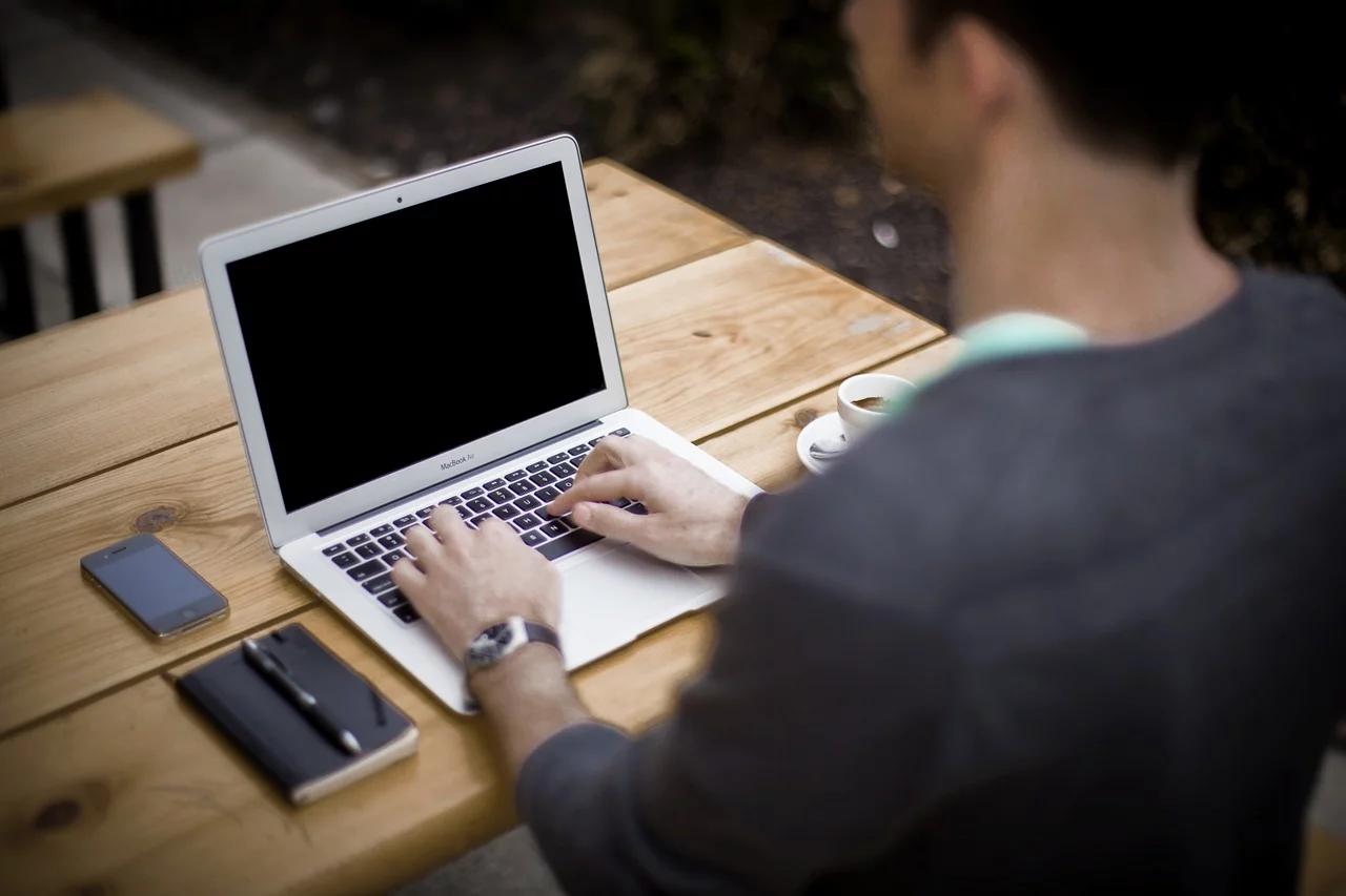 Koniec z gigantycznymi kontraktami IT. Urzędnicy wynajmą informatyków