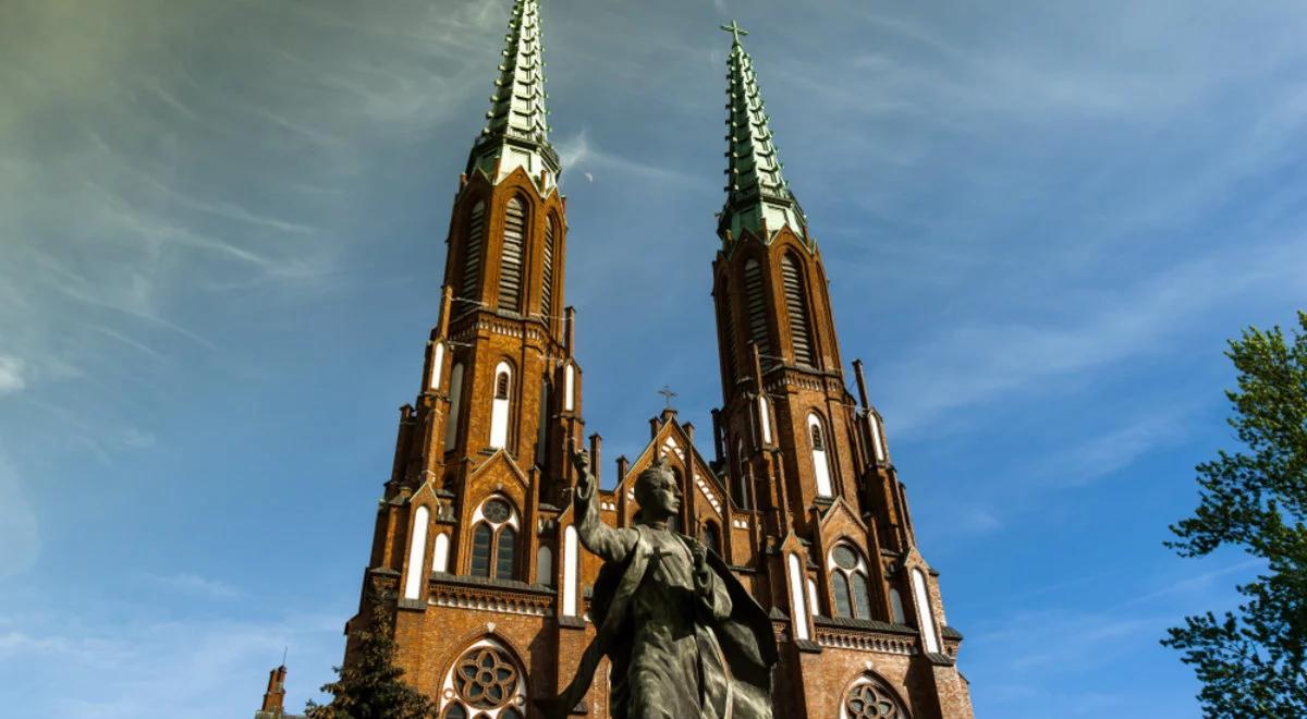 Polskie katedry solidarne z Paryżem. Zabrzmiały dzwony dla Notre Dame