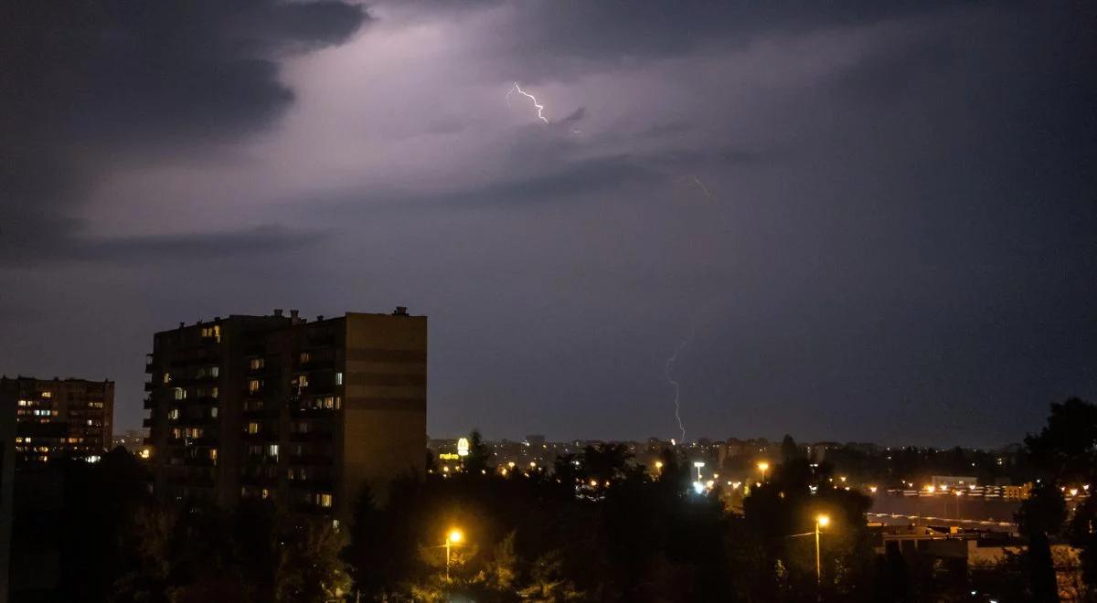 Do Polski nadciąga chłód. Pogoda skomplikuje się w nocy. IMGW zapowiada burze i deszcz