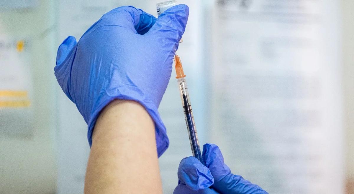 Ruszyły szczepienia seniorów 70+. Przypominamy, jak można się zarejestrować