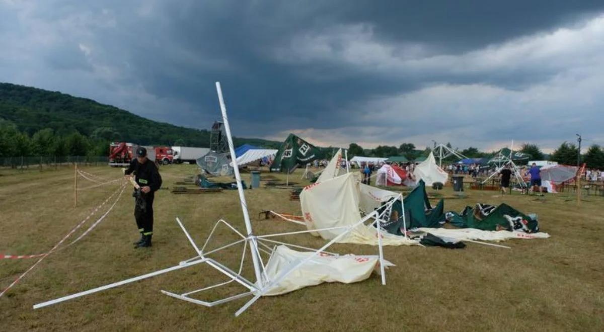 Przemyśl: z powodu silnego wiatru zawaliła się scena na festynie