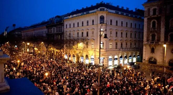 "Rząd walczy z opozycją o opanowanie ulic"