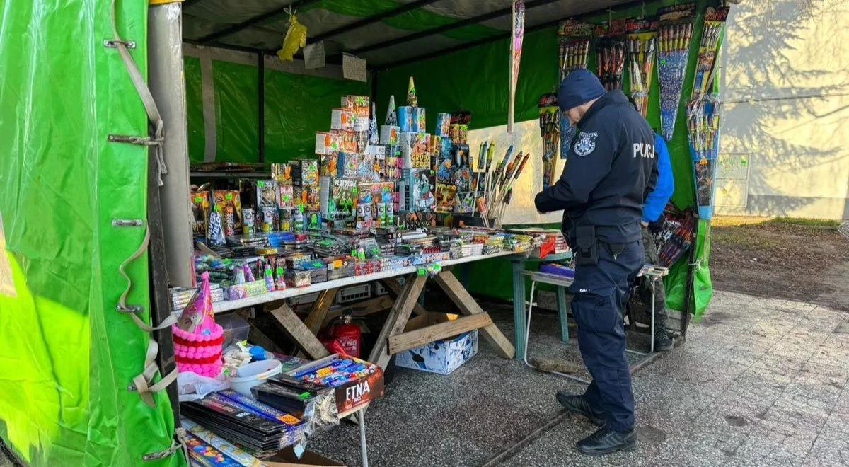 Kontrole punktów z fajerwerkami. Policja apeluje o zgłaszanie sprzedaży materiałów nieletnim