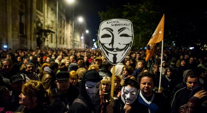 KE zadowolona, że Węgry wycofały się podatku od internetu