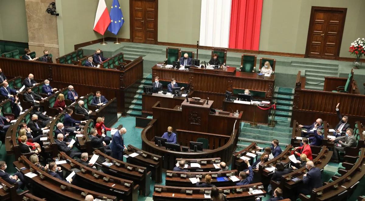 Czemu PO i PSL nie informują o wpłatach na swoją działalność? PKW może nałożyć karę