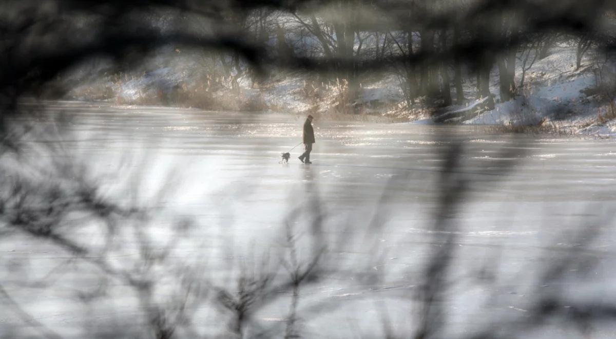 Nieodpowiedzialne zachowanie wędkarza. To mogło skończyć się tragedią. Służby ostrzegają