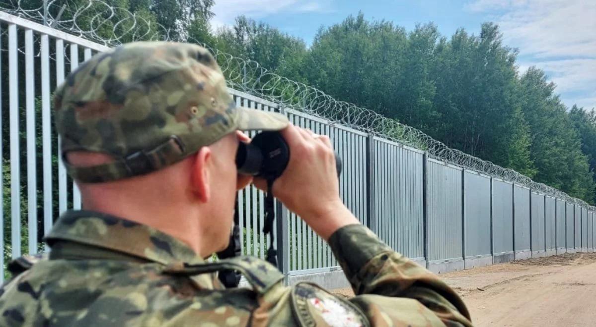 Polacy doceniają żołnierzy i strażników chroniących granicę z Białorusią. Sondaż: 63 proc. badanych odczuwa dumę