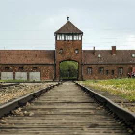 Mike Pence: niech Auschwitz przypomina wszystkim, że milczenie w obliczu zła to zgoda na jego triumf