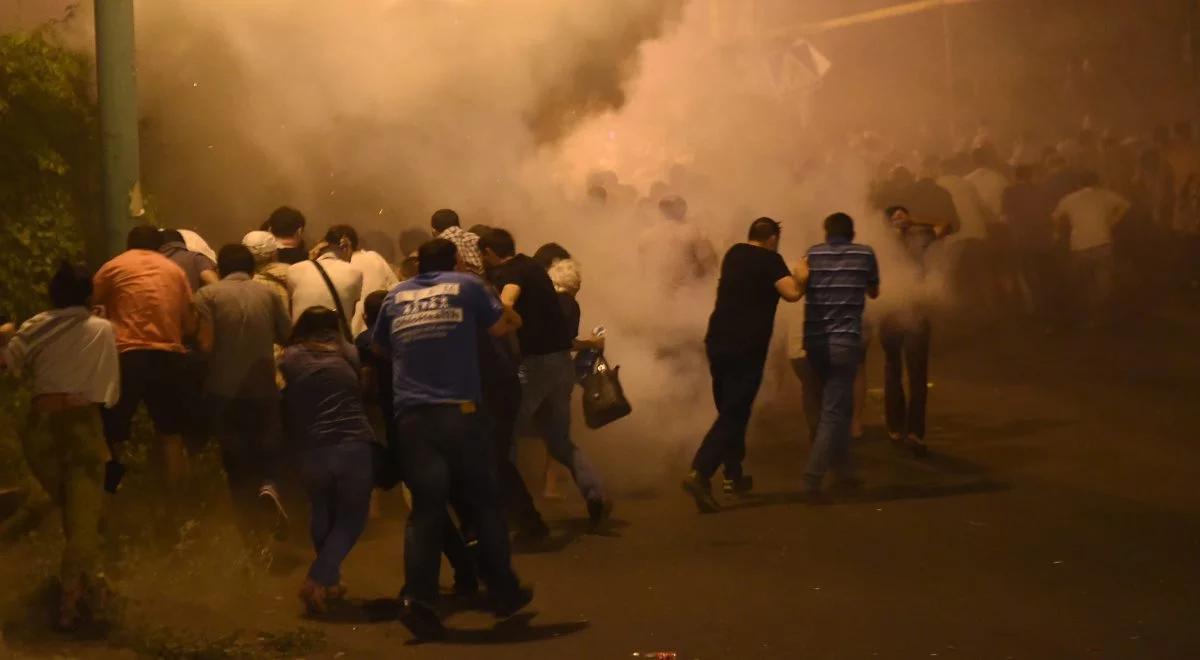 Starcia policji z demonstrantami. Stolica Armenii pogrąża się w chaosie 