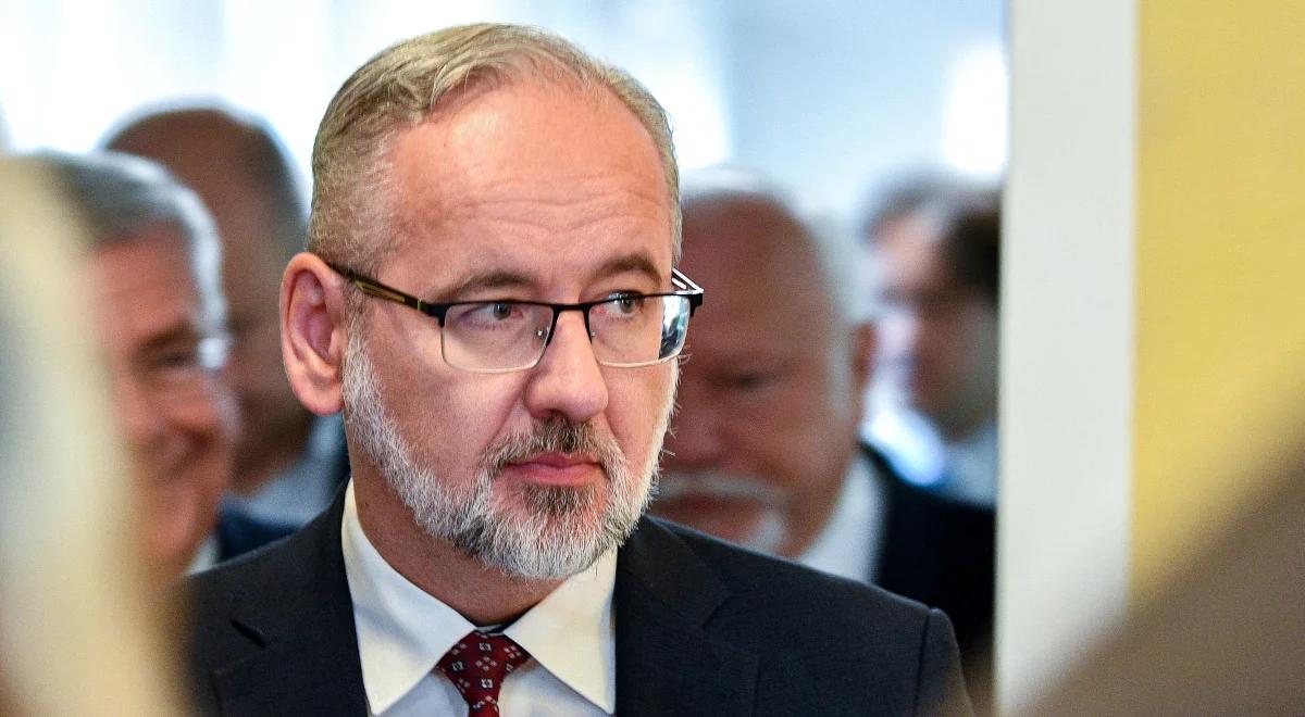 Adam Niedzielski wydał oświadczenie. Usłyszał "śmierć zdrajcom ojczyzny" 