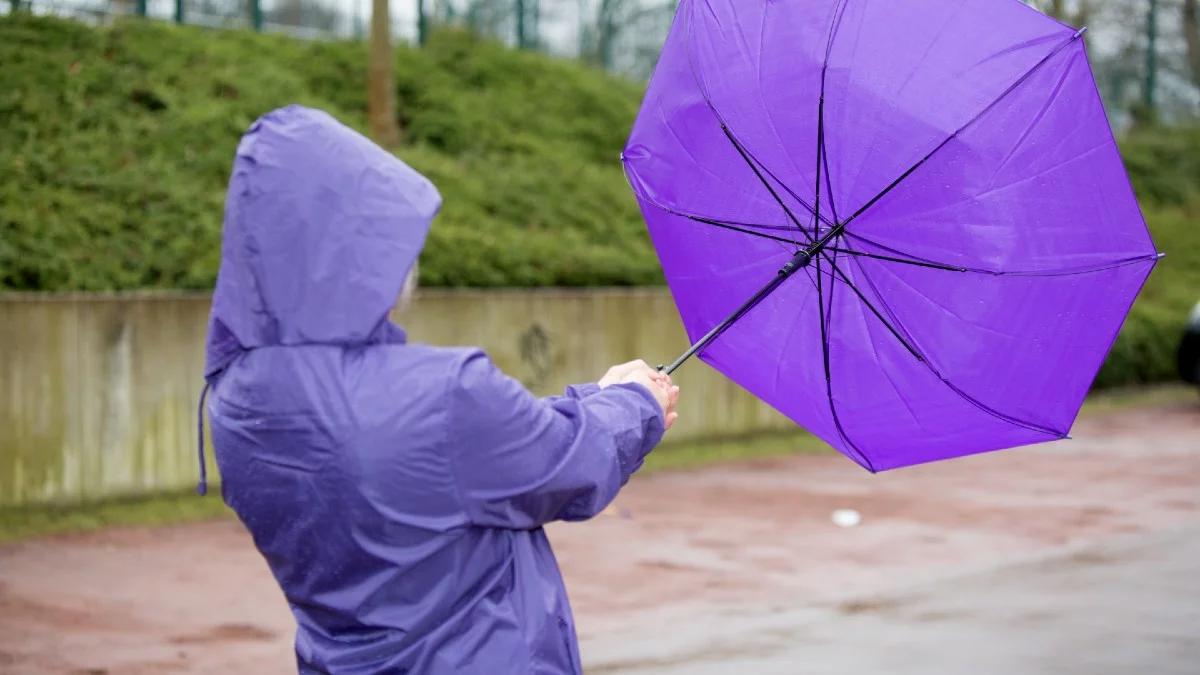 Pogoda w Polsce zwariowała. Jesienne noce jak w tropikach i niebezpieczne zjawiska