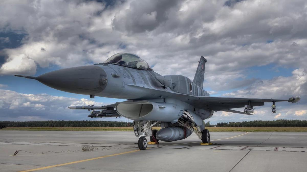 Szkolenie ukraińskich pilotów na F-16. Porozumienie na szczycie NATO, Polska deklaruje wsparcie