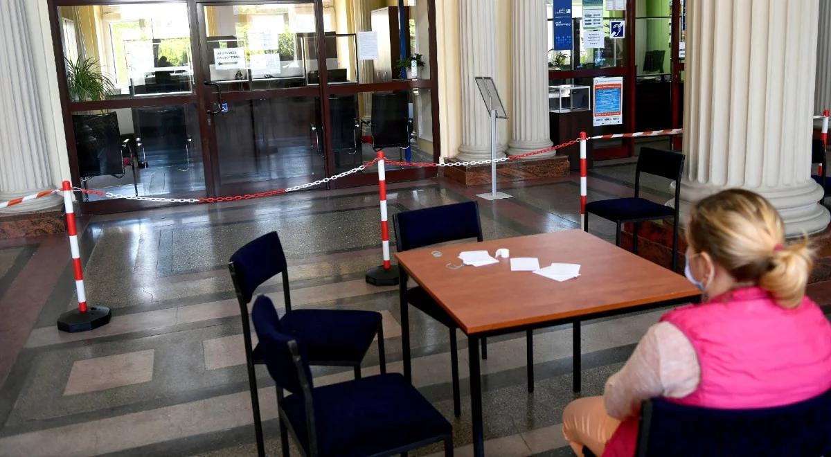 Otwarte urzędy i placówki dziennego pobytu. Obowiązują szczególne zasady sanitarne