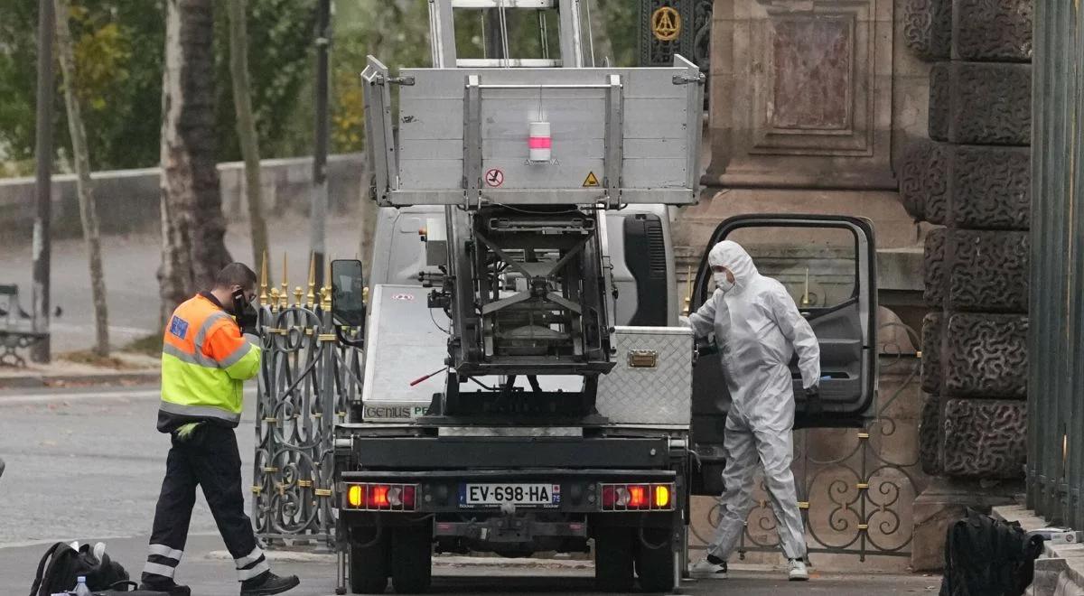 Kradzież w Luwrze. Dlaczego kamery nie objęły balkonu?