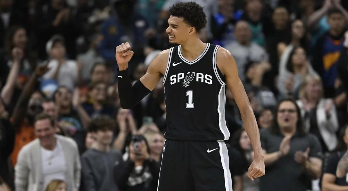 NBA. Wielki powrót Wembanyamy. Trzecie z rzędu zwycięstwo Spurs