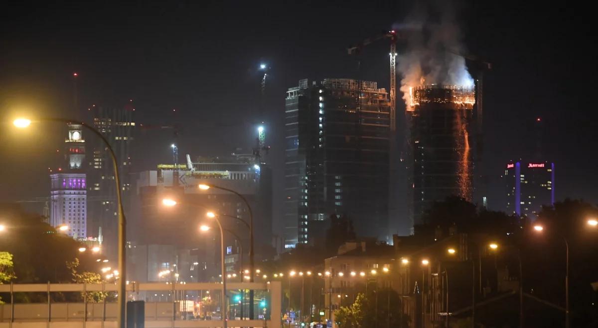 Premier podziękował strażakom gaszącym pożar na budowie wieżowca The Warsaw Hub
