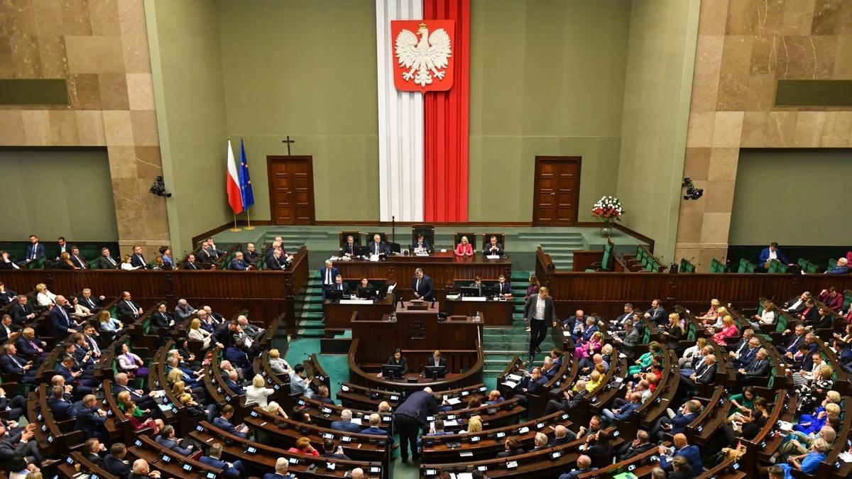 Wspólna lista KO, PSL i Polski 2050 to wciąż za mało, by zdeklasować PiS. Nowy sondaż