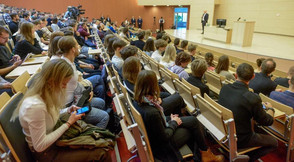 Fikcyjne dyplomy dla cudzoziemców. Skandal na łódzkiej uczelni