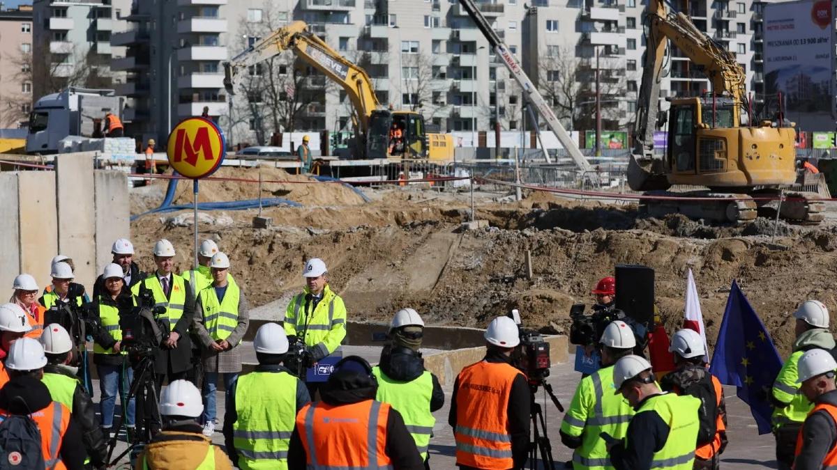 Warszawa nie ma schronów, ale ma metro. To plan Trzaskowskiego