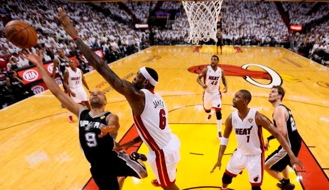 NBA: rzut Parkera na wagę zwycięstwa. Spurs prowadzą z Miami