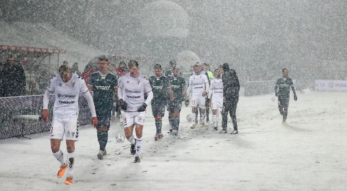 Ekstraklasa: Górnik - Lechia. Śnieżyca nie przeszkodziła piłkarzom, kontrowersji też nie zabrakło  