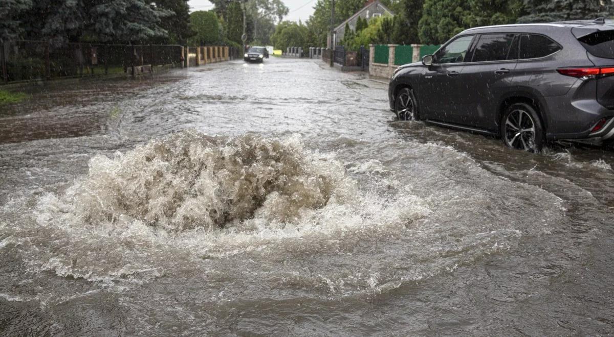 Ulewny deszcz nad Polską. Czy dojdzie do powodzi?
