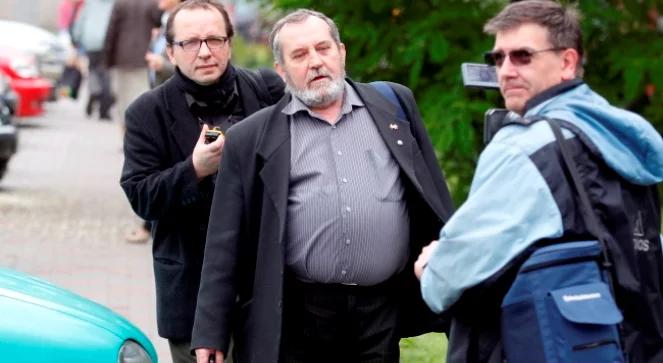 Miernik z dwoma zarzutami za atak tortem na sędzię. Trafi do więzienia na 3 lata?