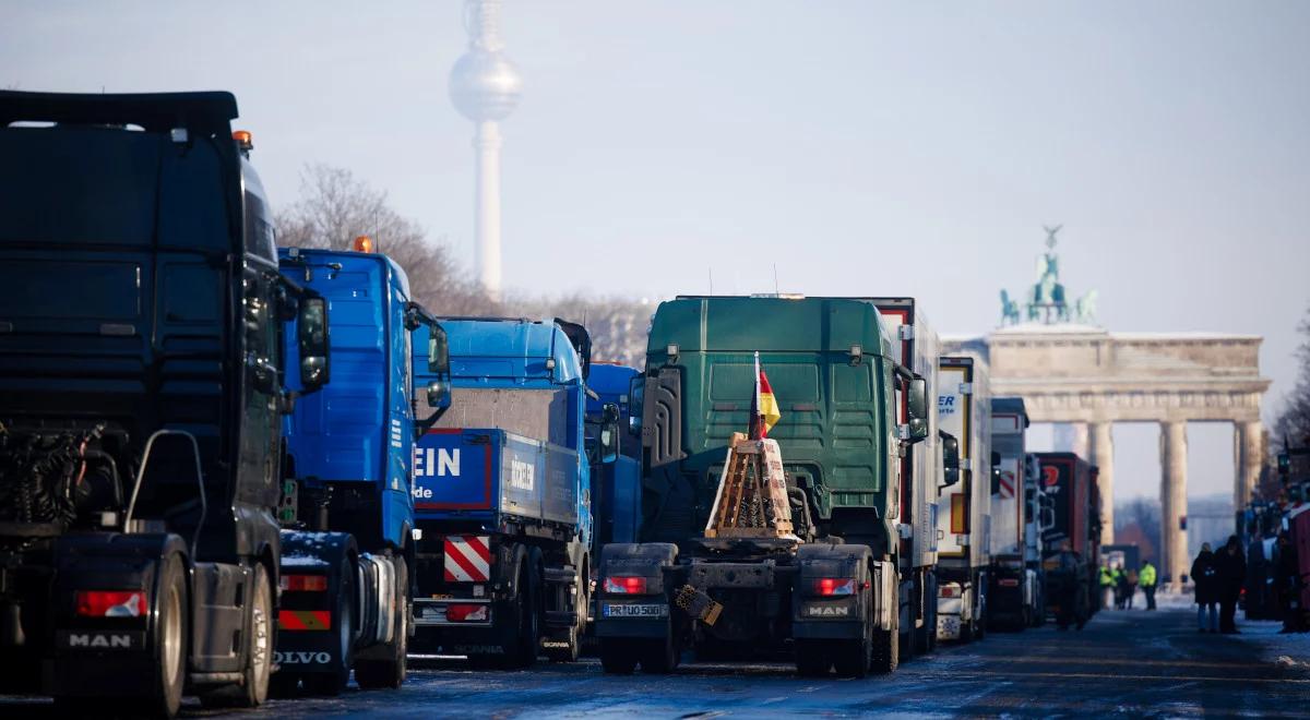 Niemcy wciąż szarpane protestami. Od rana przewoźnicy blokują ciężarówkami okolice Bramy Brandenburskiej