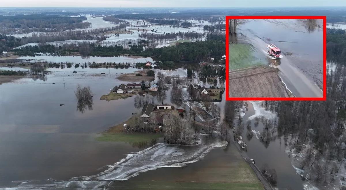 Niebezpieczna sytuacja na Bugu. Strażacy wożą dzieci do szkoły. "Nie jest możliwy przejazd samochodem"