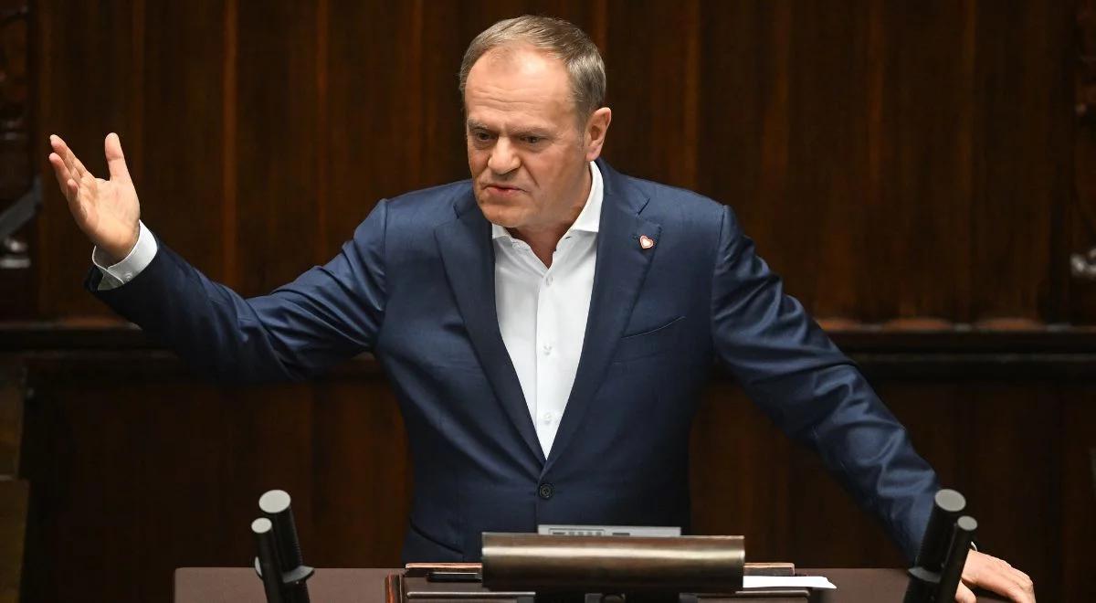 "Kłamią nawet kiedy śpią". Tusk uderza w PiS