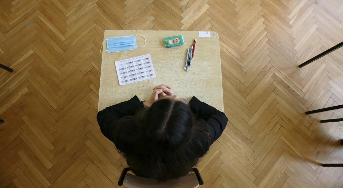 Maturzyści już po egzaminie pisemnym z języka angielskiego