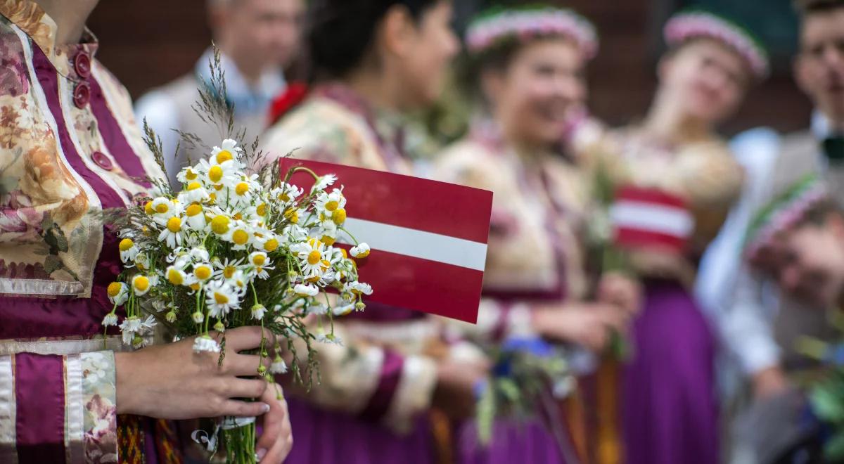 Łotwa odcina się od Rosji. Wstrzymuje współpracę gospodarczą i wydawanie wiz dla Rosjan