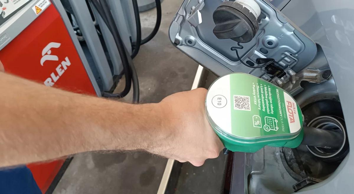Wojna zajechała na stacje paliw. Część kierowców zatankuje taniej