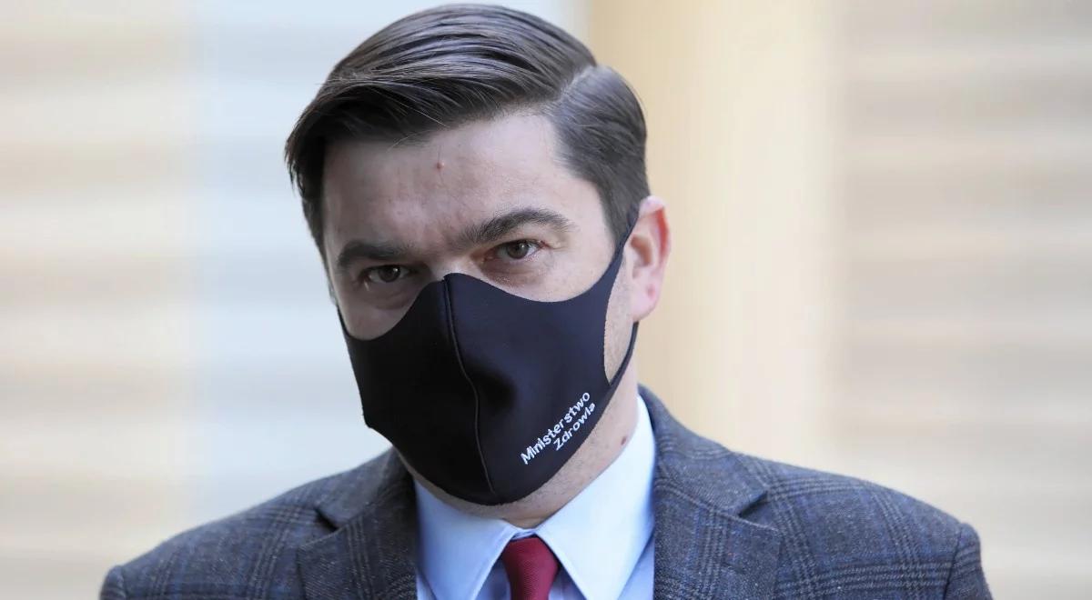 Pandemia nie słabnie. Rzecznik MZ: w kolejnych województwach materializują się czarne scenariusze