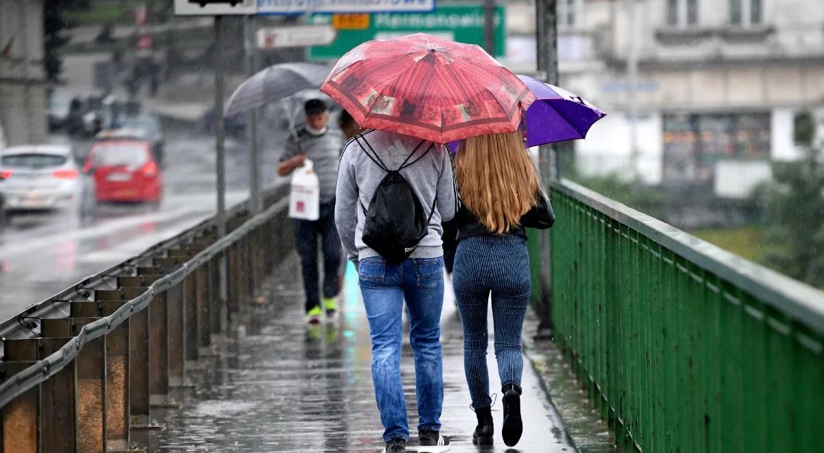 Wtorek pochmurny i deszczowy, miejscami silny wiatr. Sprawdź prognozę pogody