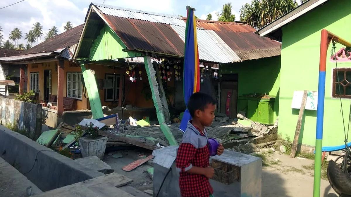 Indonezja dręczona kataklizmami. Kolejne trzęsienie ziemii spowodowało tsunami