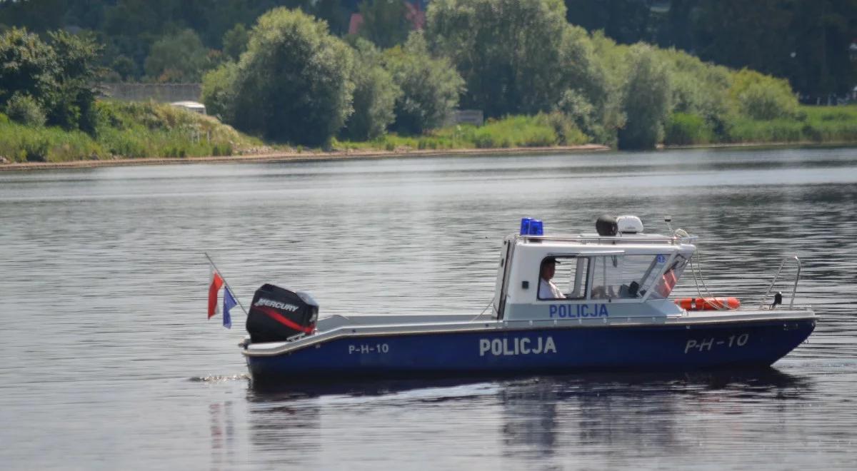 Ciało kobiety na brzegu mazurskiego jeziora. Policja ustala jej tożsamość