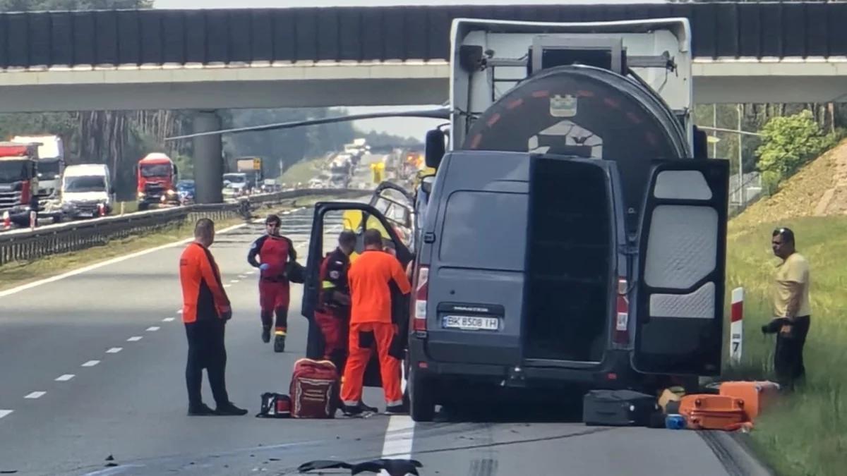 Poważny wypadek na A4. Ruch wstrzymany, w akcji śmigłowce LPR 
