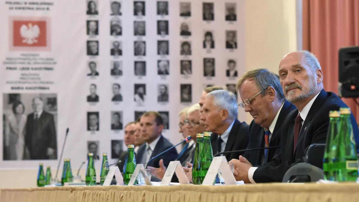 Ustalenia podkomisji smoleńskiej: były nieprawidłowości. Odpowiedź z Laska